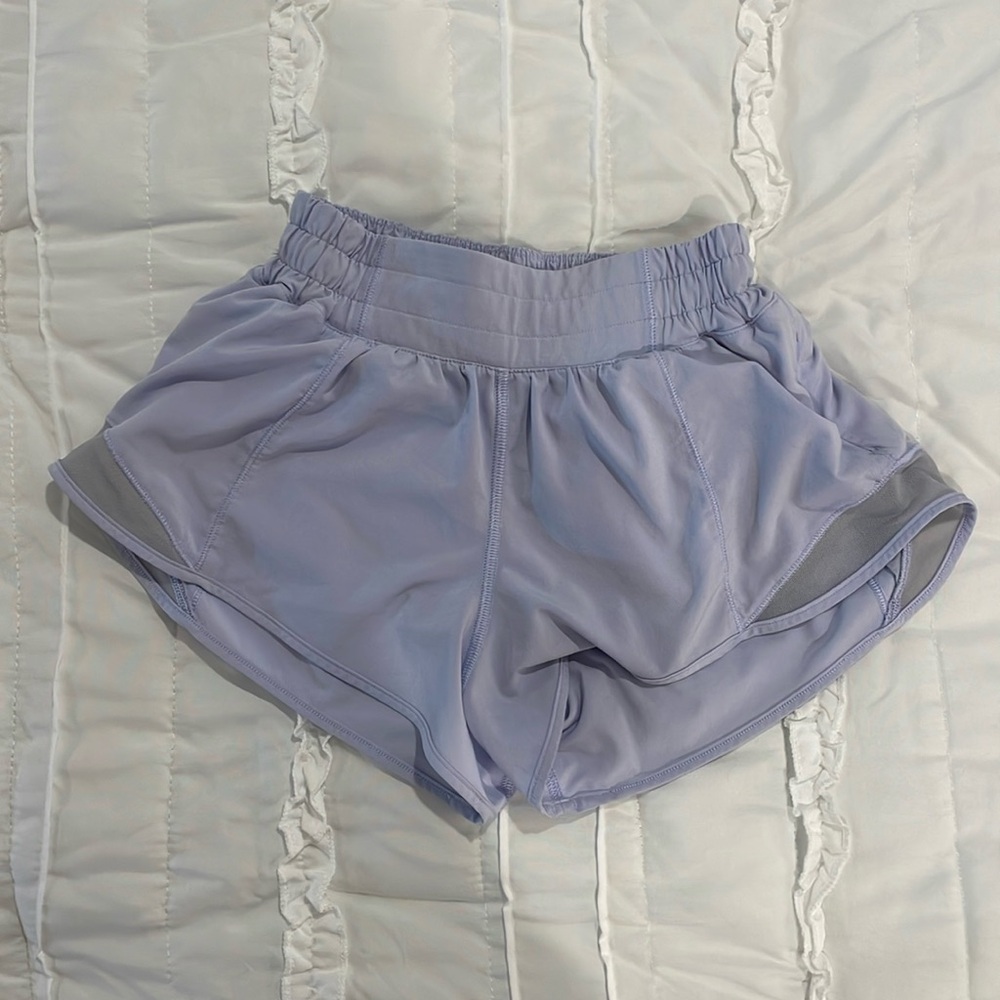 lululemon hotty hots low rise 2.5” shorts